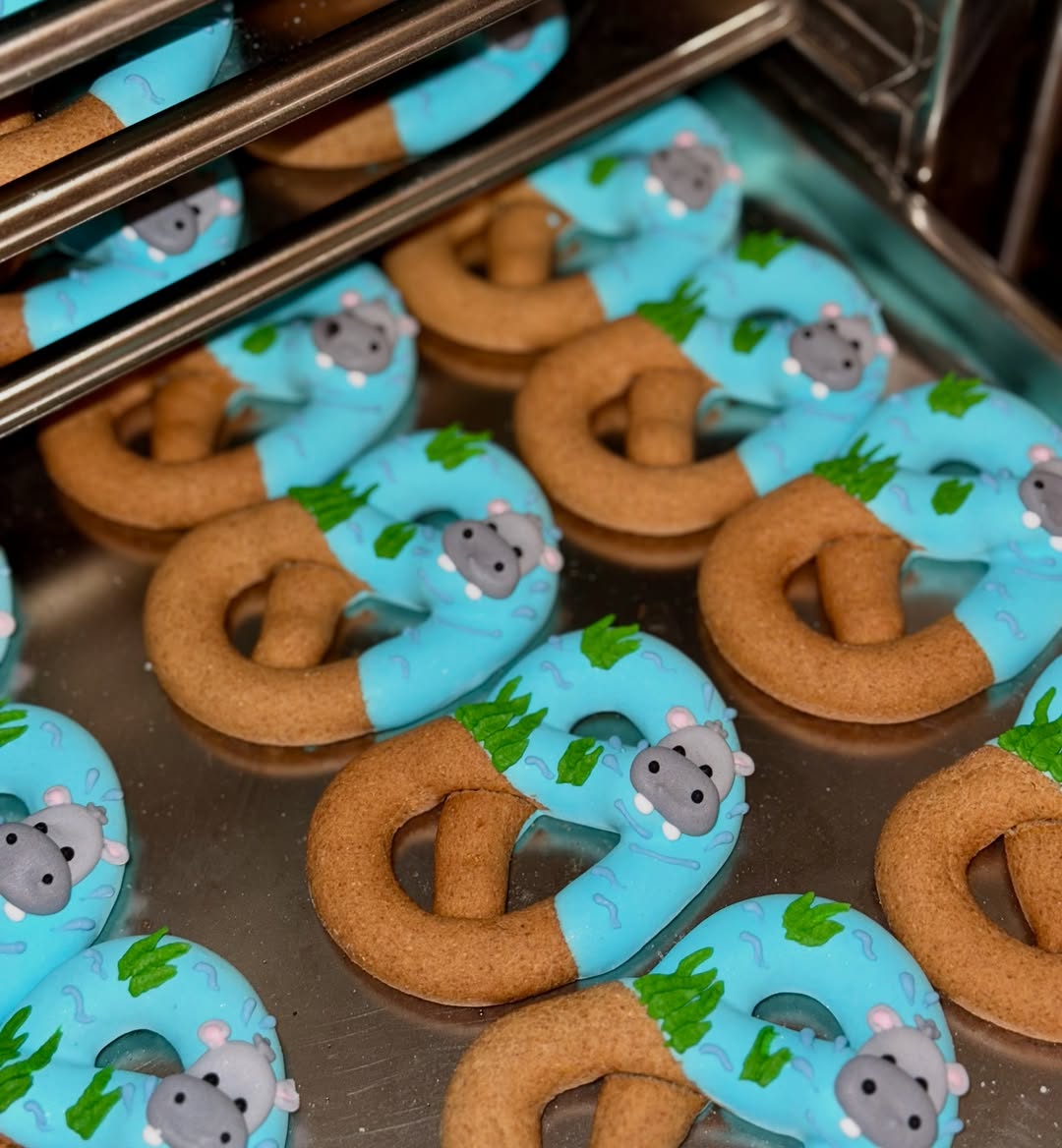 CANDY HORSE PRETZELS WITH ICING, JUNGLE COLLECTION