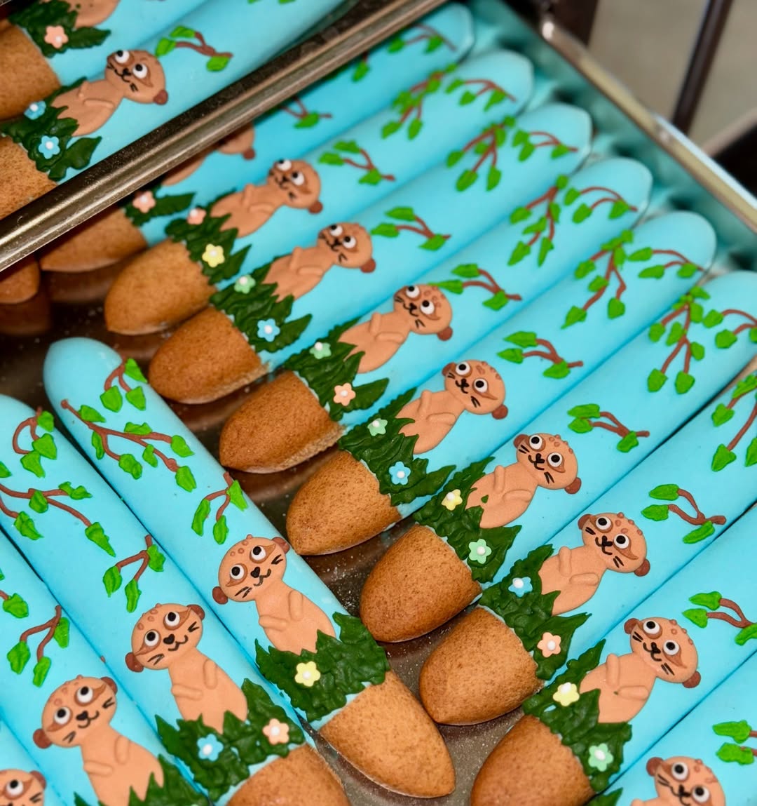 CANDY HORSE STICKS WITH ICING, JUNGLE COLLECTION