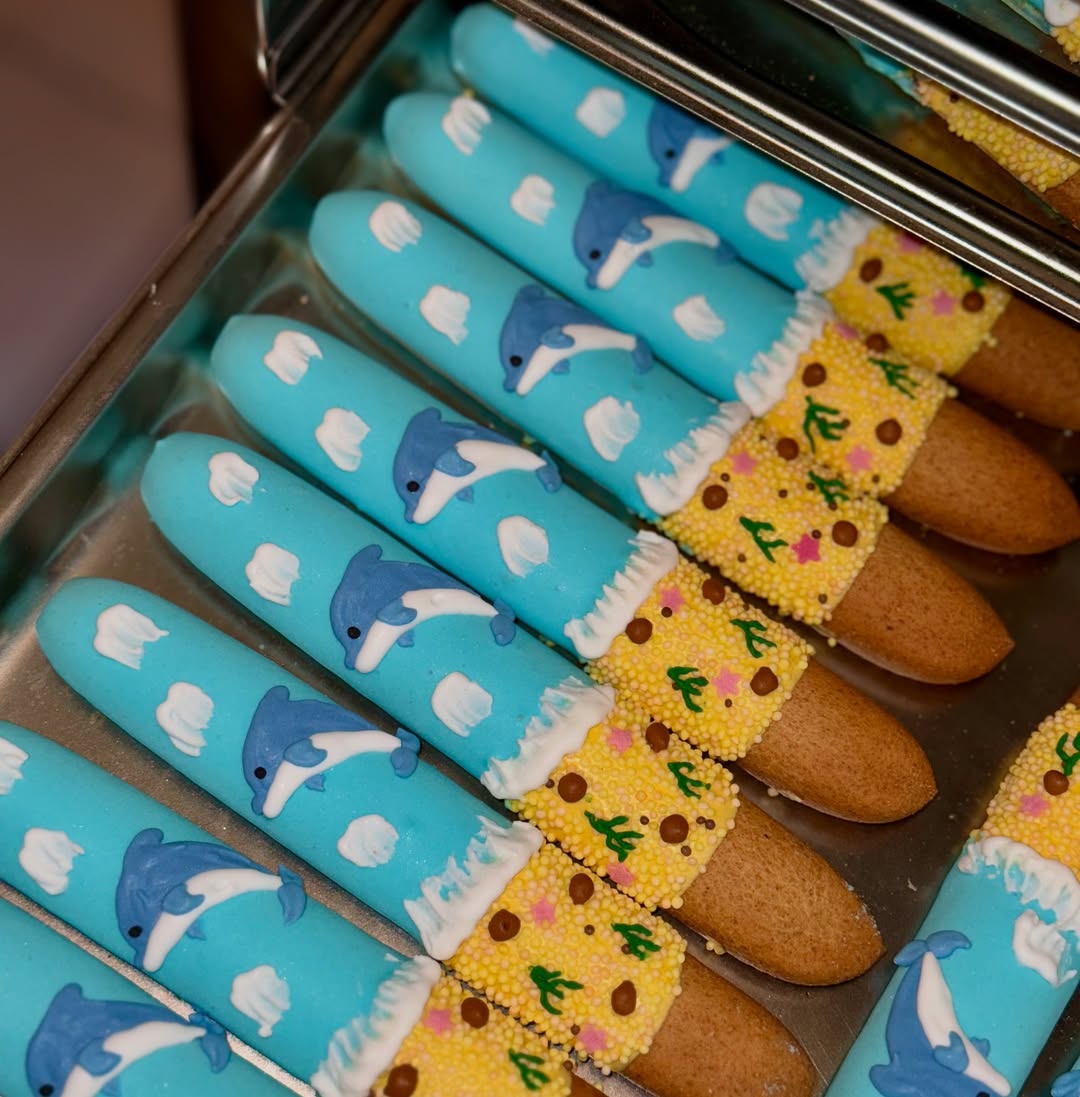 CANDY HORSE STICKS WITH ICING, JUNGLE COLLECTION