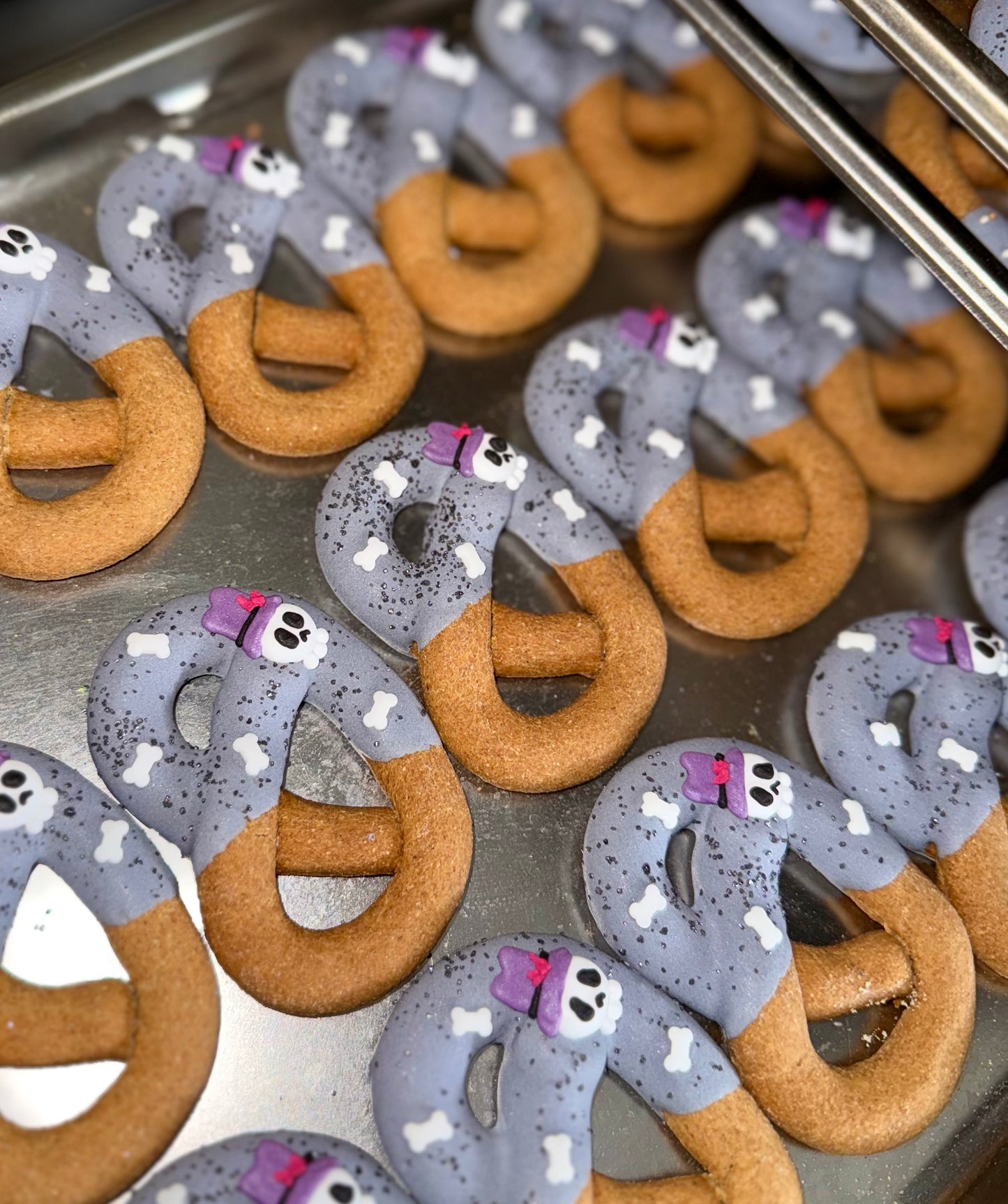CANDY HORSE PRETZELS WITH ICING, HALLOWEEN COLLECTION