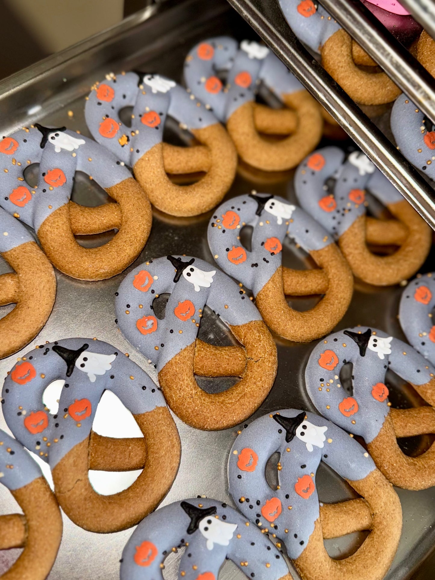 CANDY HORSE PRETZELS WITH ICING, HALLOWEEN COLLECTION