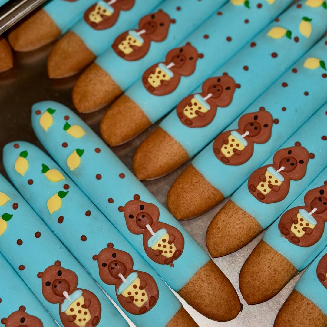 CANDY HORSE STICKS WITH ICING, JUNGLE COLLECTION