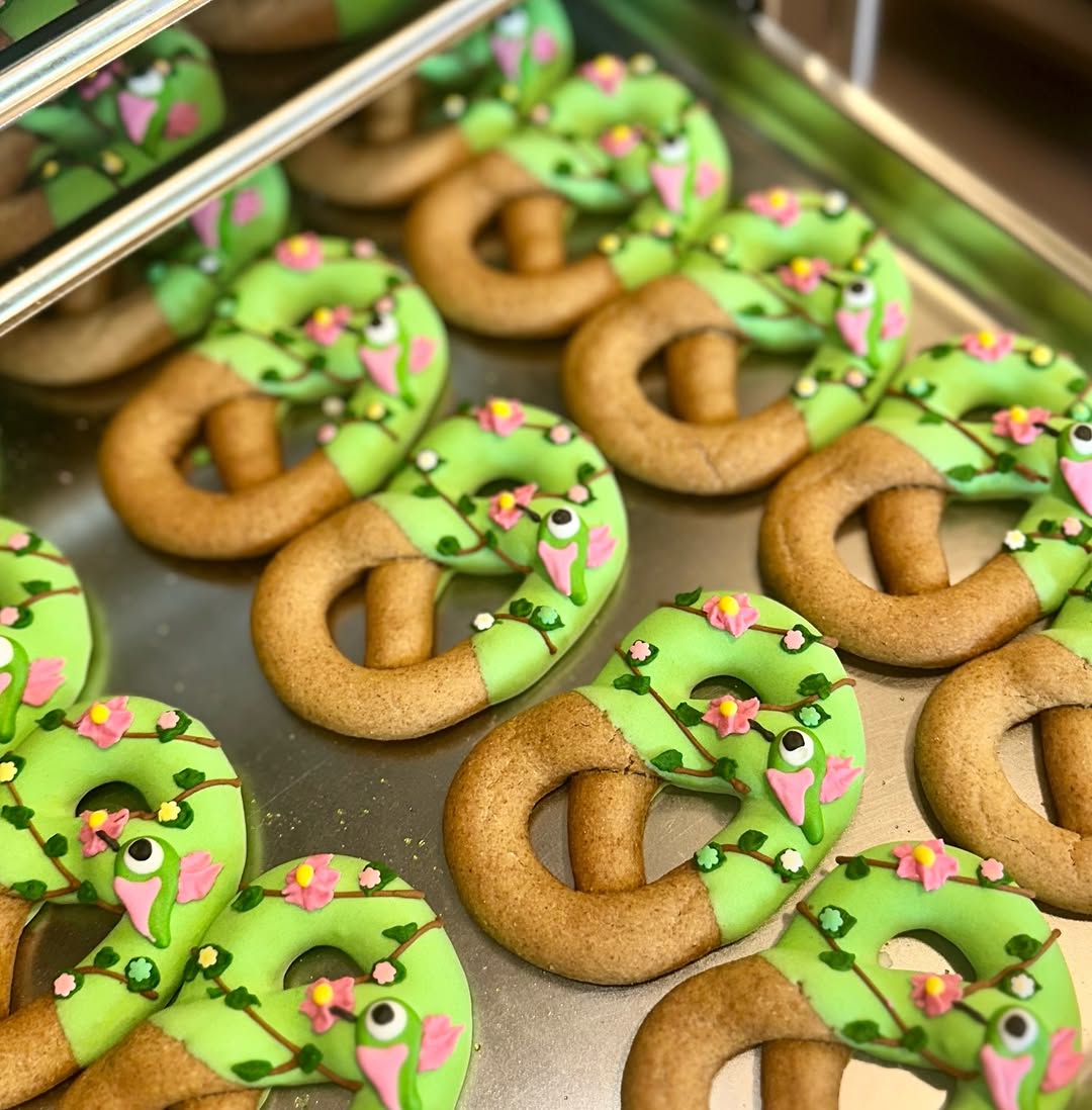 CANDY HORSE PRETZELS WITH ICING, JUNGLE COLLECTION