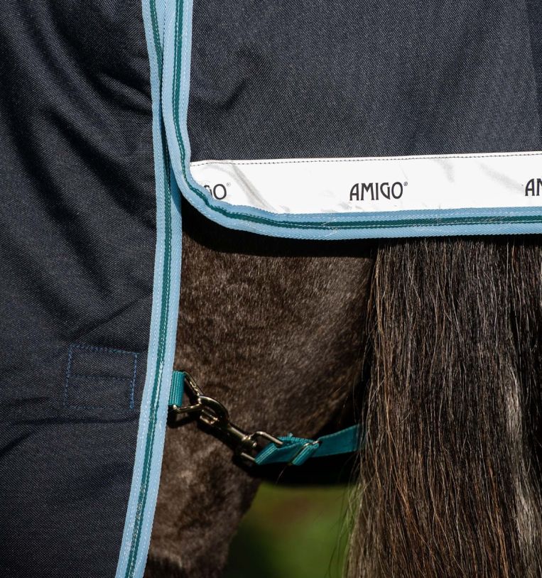 Amigo® Bravo 12 Plus Turnout (250g Medium)