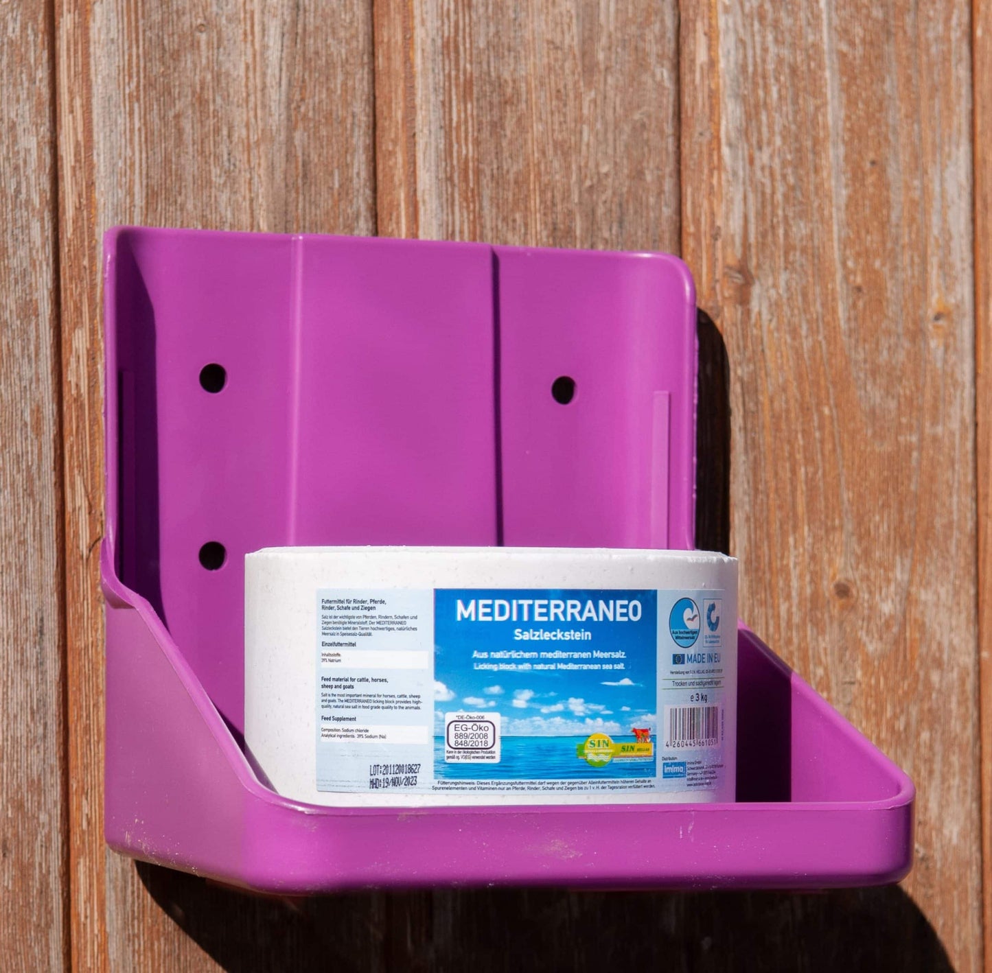 Plastic holder for salt blocks - Three Horses SIA