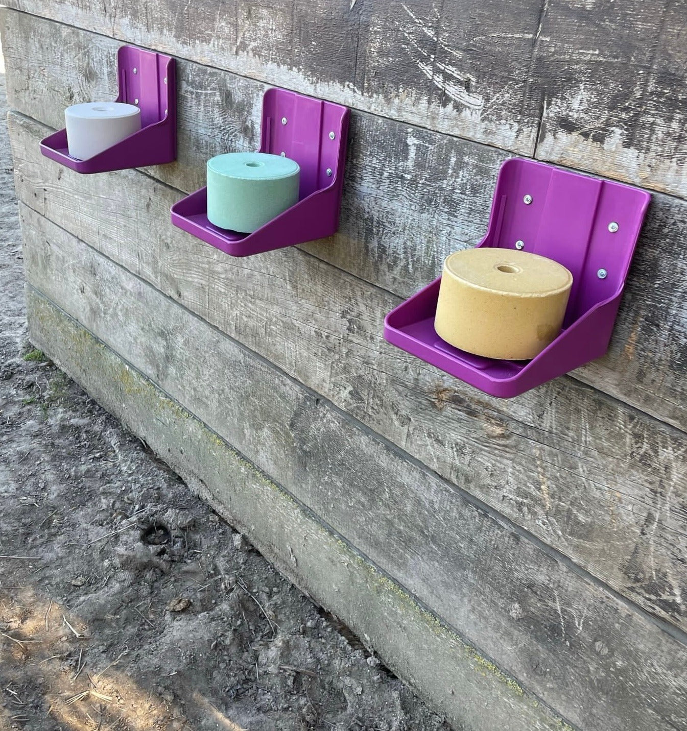 Plastic holder for salt blocks - Three Horses SIA
