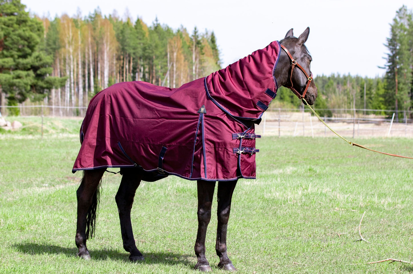 WAHLSTEN DROP 600D + 0G TURNOUT RUG, WINE