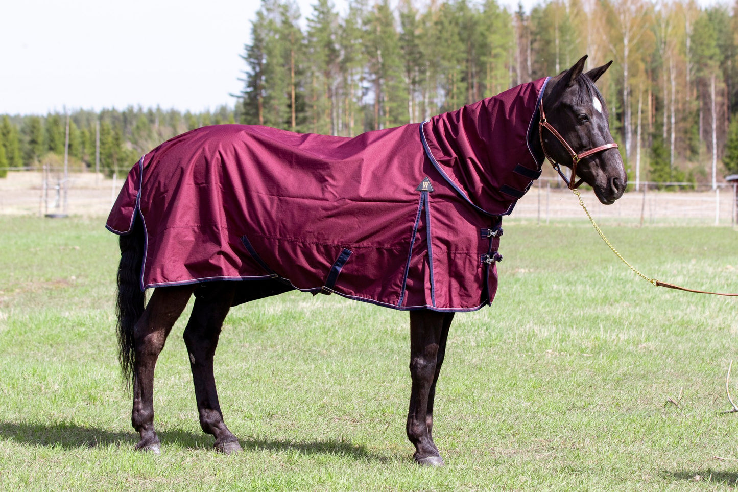 WAHLSTEN DROP 600D + 0G TURNOUT RUG, WINE