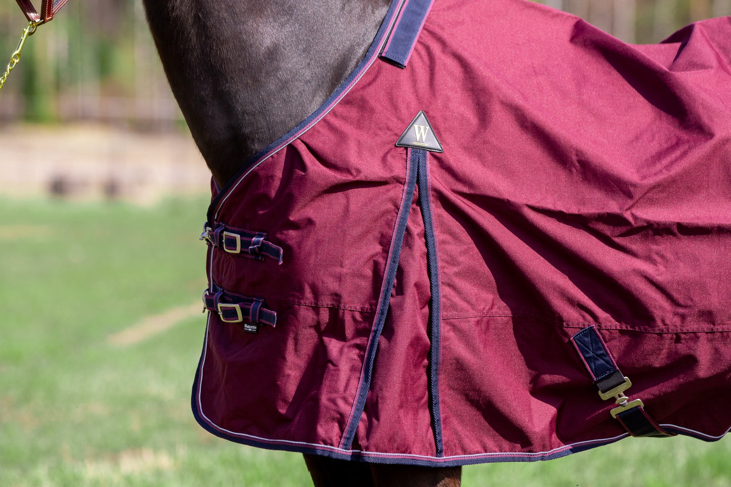 WAHLSTEN DROP 600D + 0G TURNOUT RUG, WINE