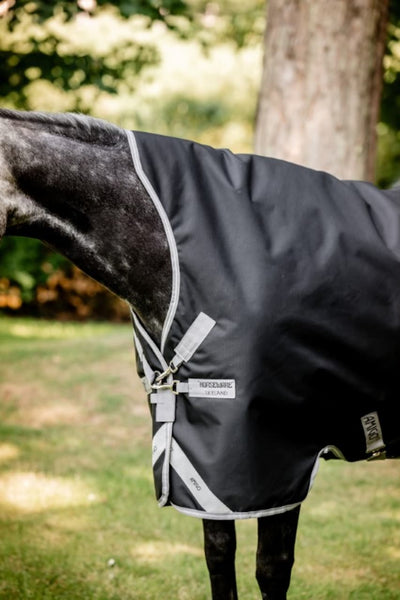 Amigo® Bravo 12 Wug Turnout (0g Light), 140cm (6'3")