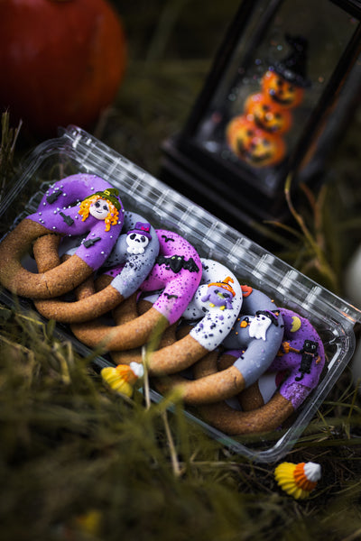 CANDY HORSE PRETZELS WITH ICING, HALLOWEEN COLLECTION