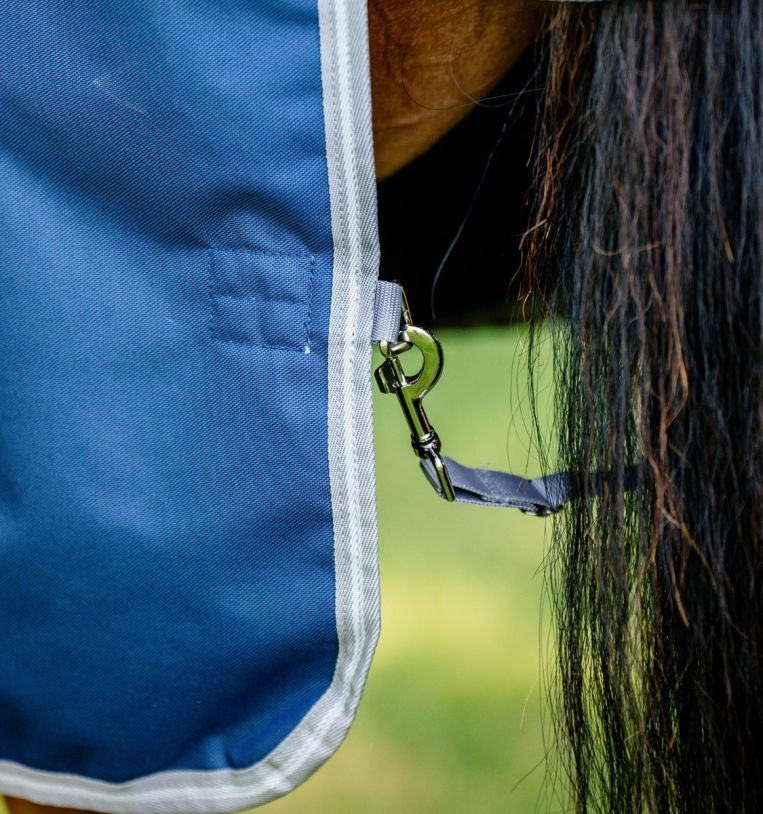 Amigo® Bravo 12 Wug Turnout (0g Light), 145cm (6'6")